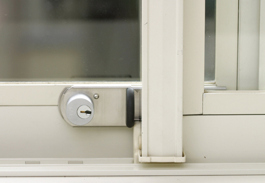② 窓の補助錠が設置されていない